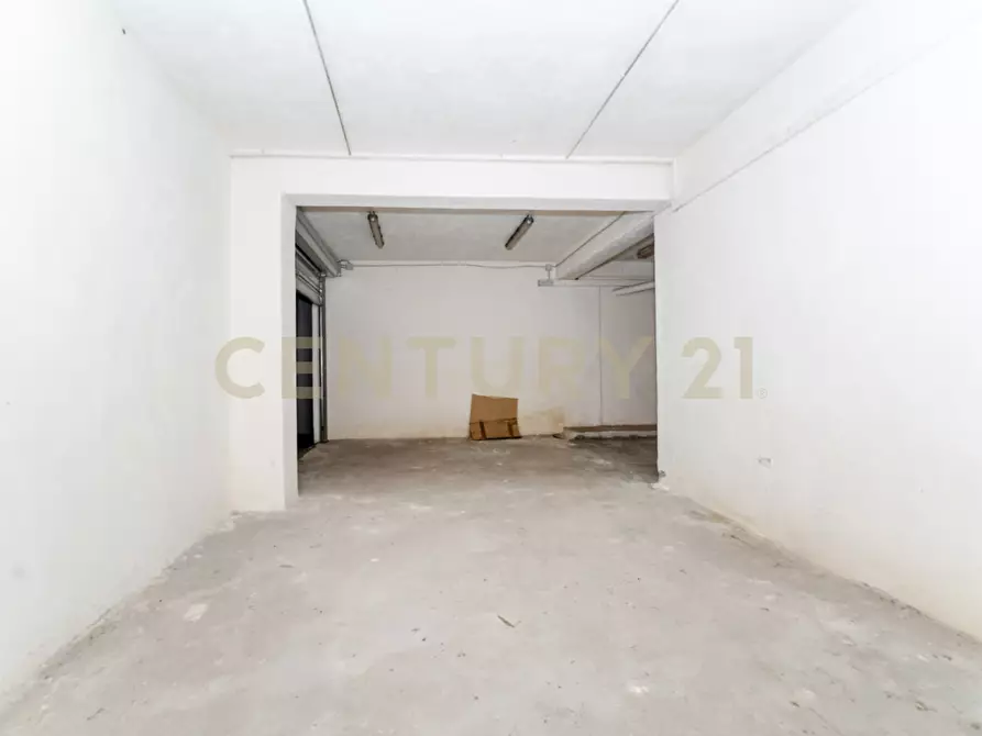 Immagine 19 di Magazzino in vendita  in Via del Bosco 407 a Catania