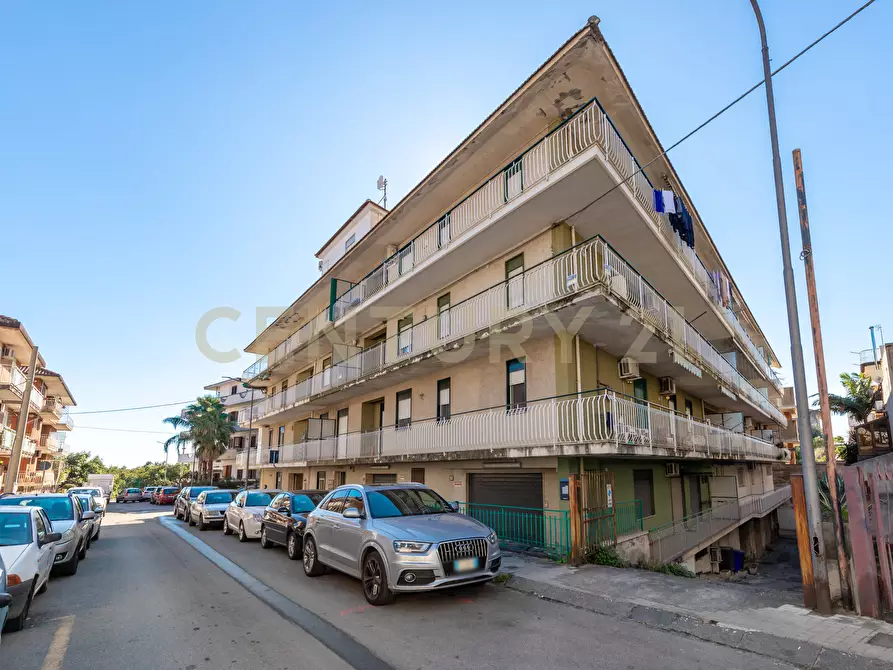 Immagine 35 di Locale commerciale in vendita  in Via Antonio Gramsci 3434 a Fiumefreddo Di Sicilia