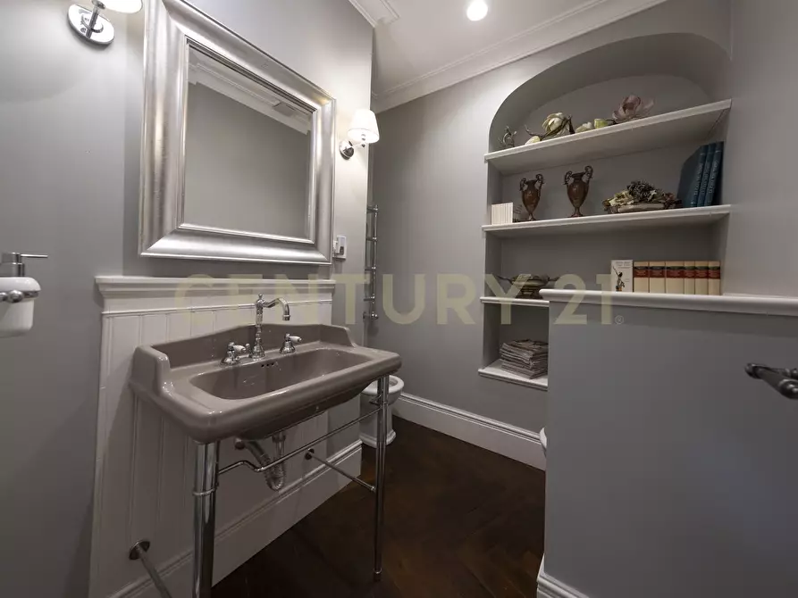 Immagine 38 di Quadrilocale in vendita  in Via Gregorio VII 382 a Roma
