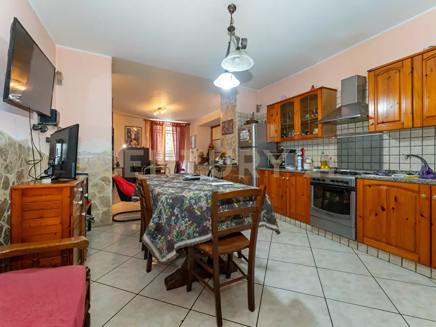 Immagine 13 di Pentalocale in vendita  in Via Giuseppe Verdi 165 a Catania