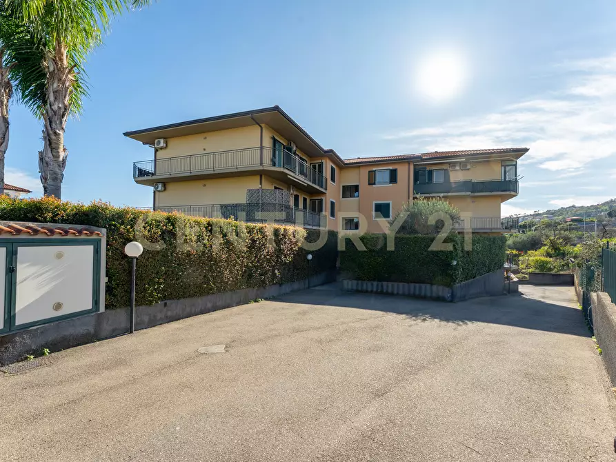 Immagine 11 di Trilocale in vendita  in Via Teocrito 10 a Aci Catena