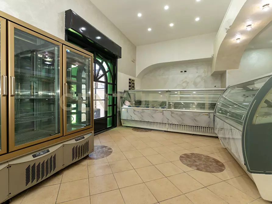 Immagine 24 di Bar / Ristorante in vendita  in Viale Papa Giovanni XXIII 46 a Camporotondo Etneo