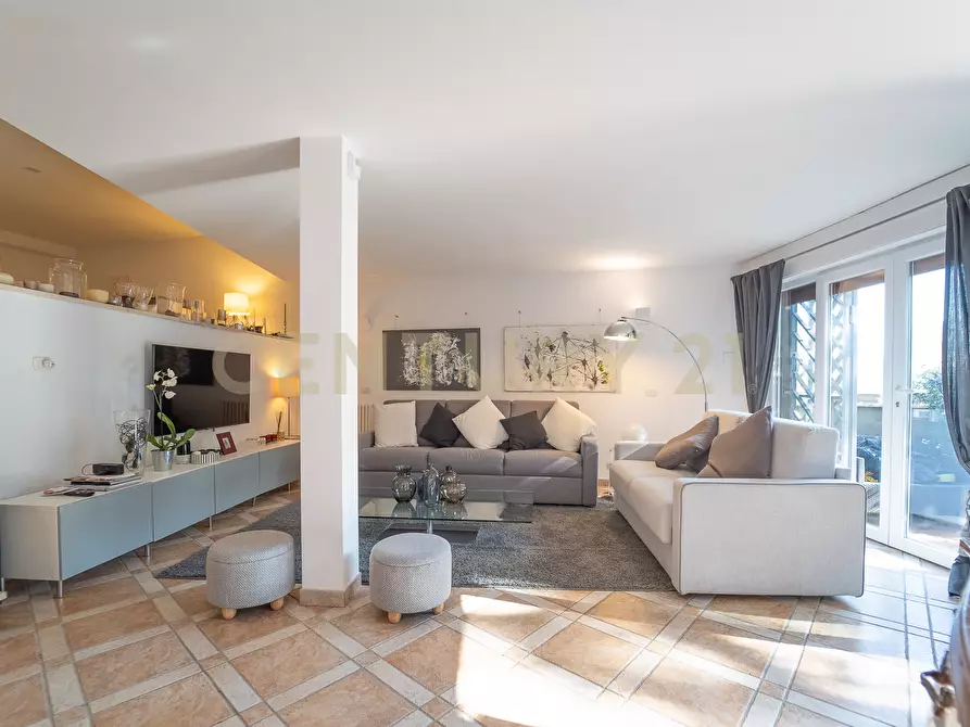 Immagine 38 di Bilocale in vendita  in Via la Sila 14 a Roma