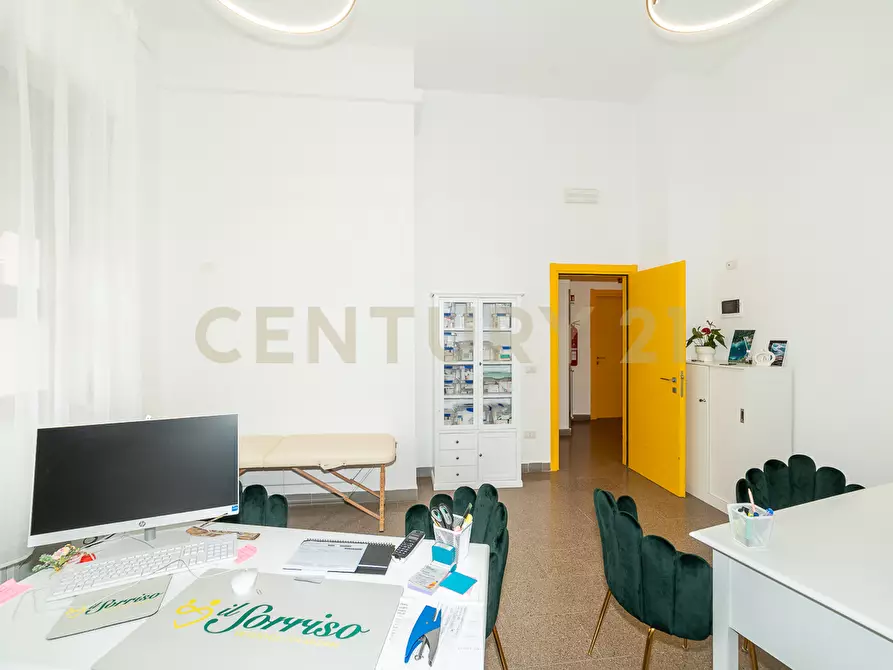 Immagine 9 di Locale commerciale in vendita  in Viale Polibio a Siracusa