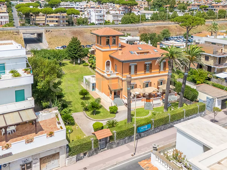 Immagine 3 di Villa in vendita  in Via Aurelia 393 a Santa Marinella