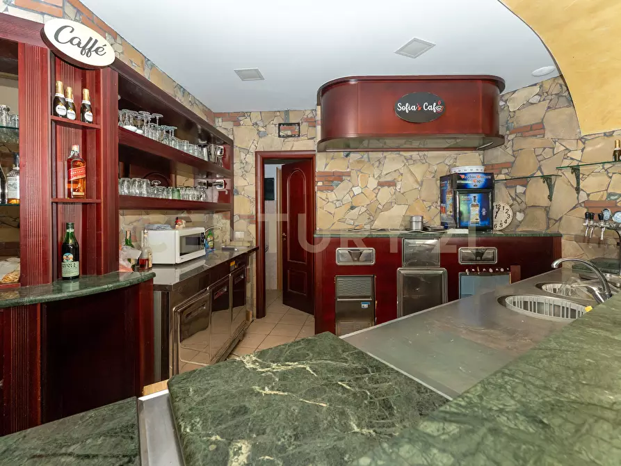 Immagine 19 di Bar / Ristorante in vendita  in Viale Papa Giovanni XXIII 46 a Camporotondo Etneo