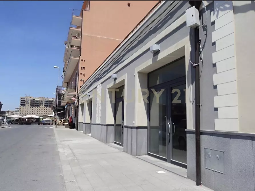 Immagine 2 di Locale commerciale in vendita  in Via Archimede 149 a Catania