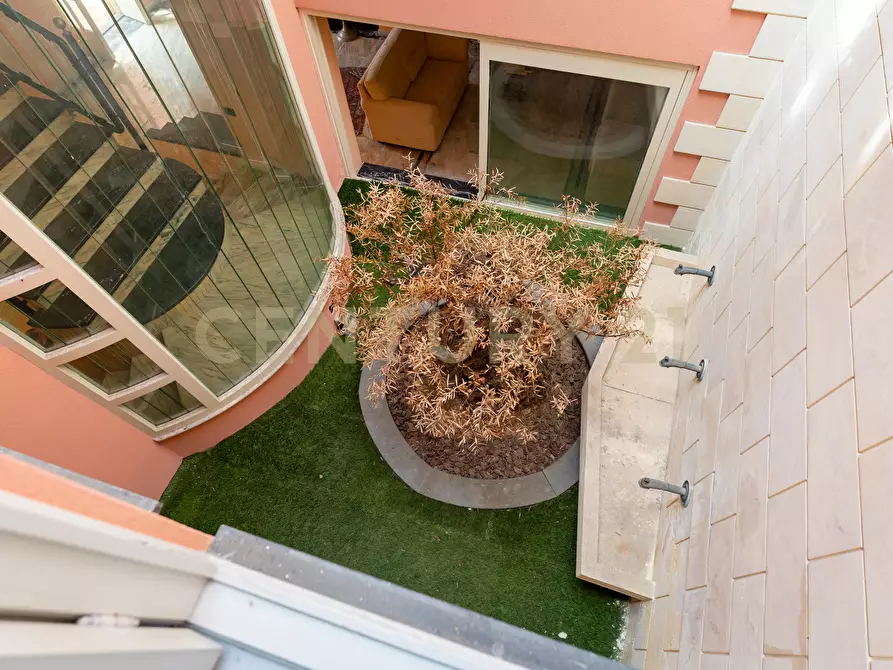 Immagine 21 di Villa in vendita  in Via Ingegnere 130 a Catania