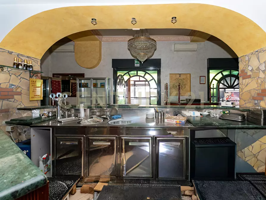 Immagine 26 di Bar / Ristorante in vendita  in Viale Papa Giovanni XXIII 46 a Camporotondo Etneo