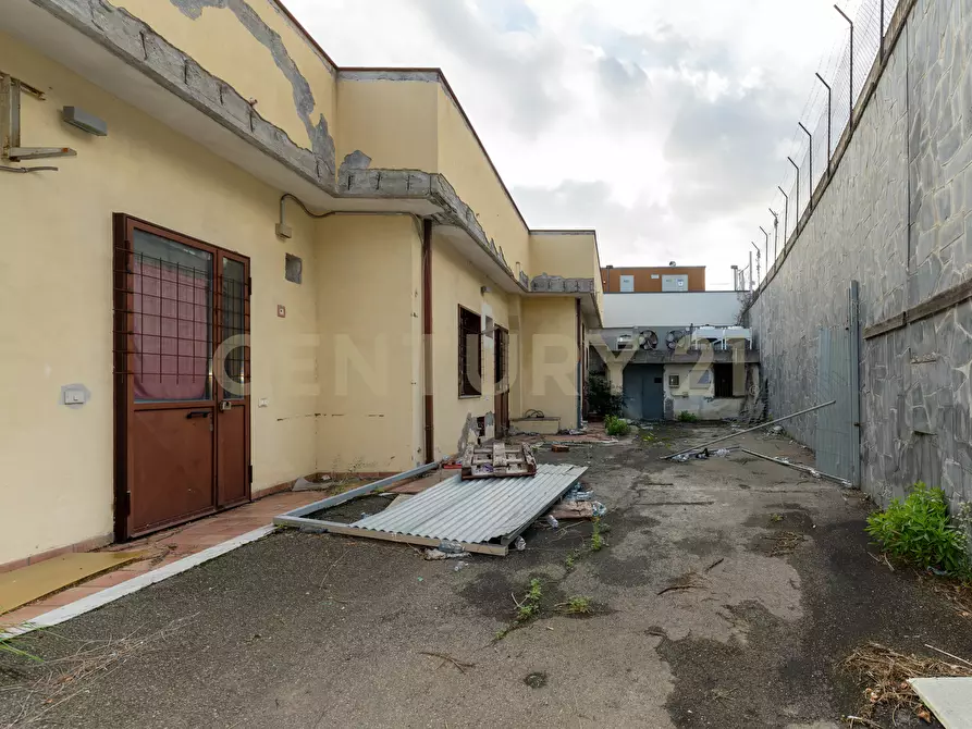 Immagine 21 di Showroom in vendita  in Via delle Scuole 1 a Aci Castello