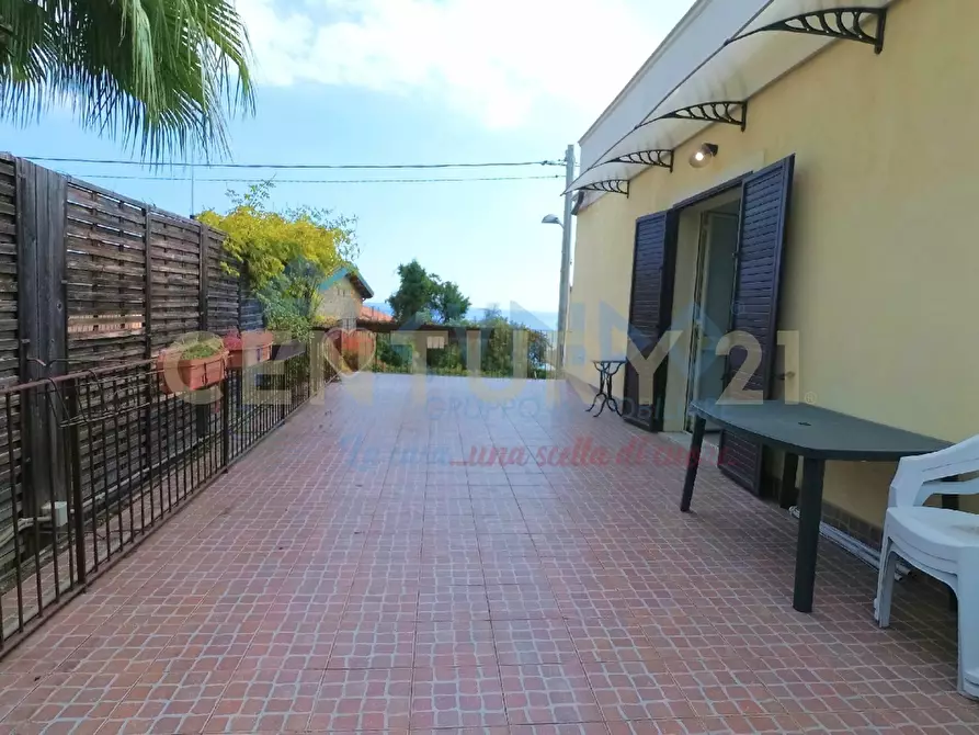 Immagine 13 di Villa in vendita  in Via Livorno 97 a Aci Castello