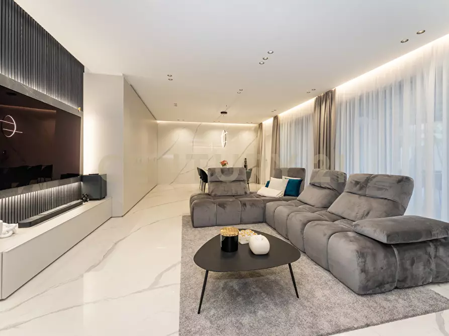 Immagine 44 di Villa in vendita  in Via Sant' Andrea 8 a Catania