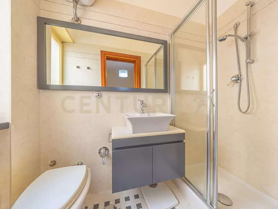 Immagine 17 di Trilocale in vendita  in Via Bevagna 56 a Roma