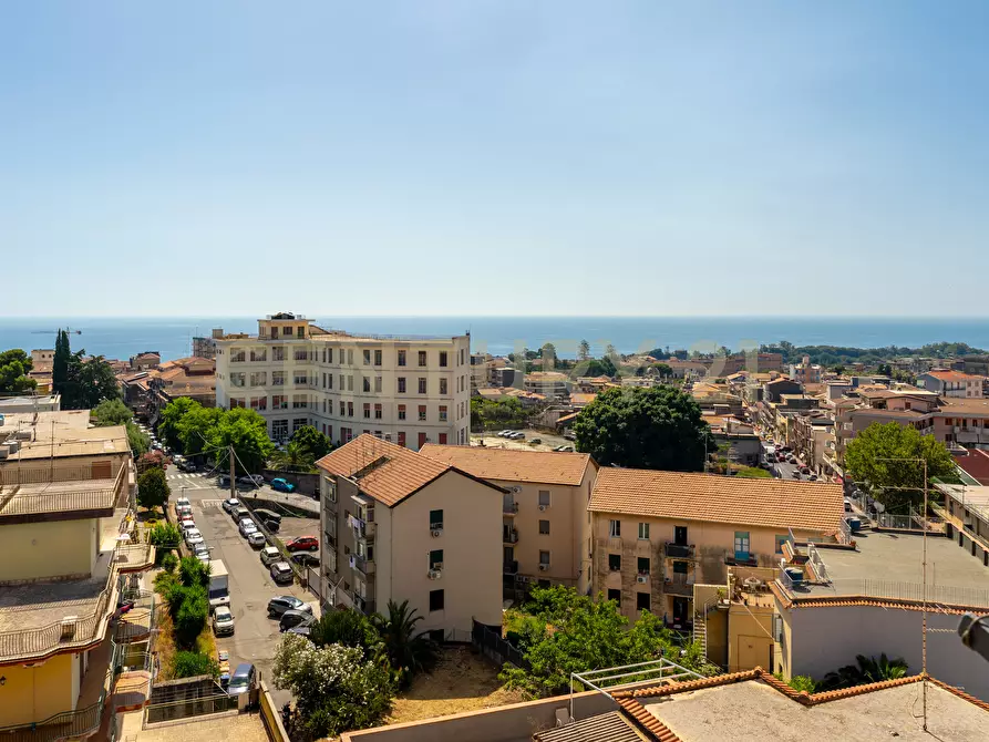 Immagine 39 di Pentalocale in vendita  in Via Salvatore Vigo 106 a Acireale