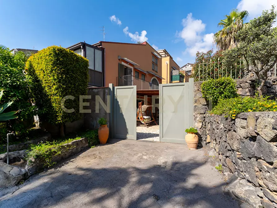 Immagine 63 di Villetta a schiera in vendita  in Via Maria Gianni 81 a Catania