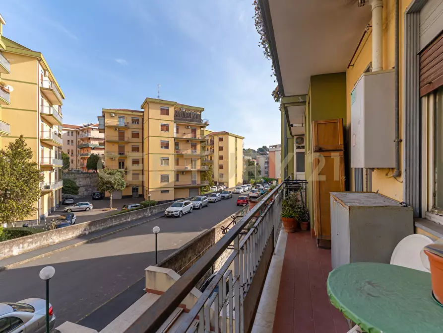 Immagine 31 di Pentalocale in vendita  in Via Fratelli Bandiera 13 a Gravina Di Catania