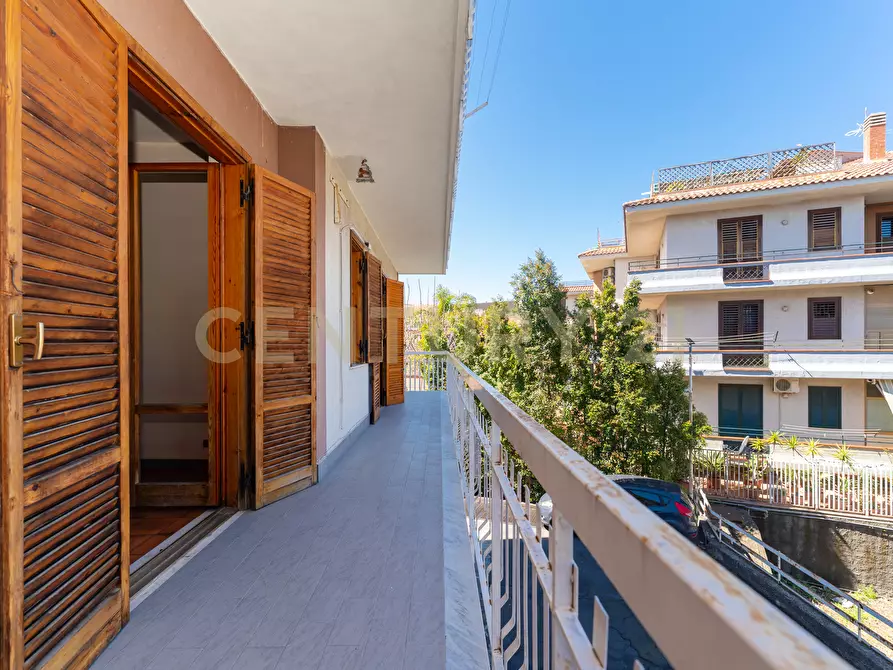 Immagine 18 di Trilocale in vendita  in Via Nazionale a Aci Castello