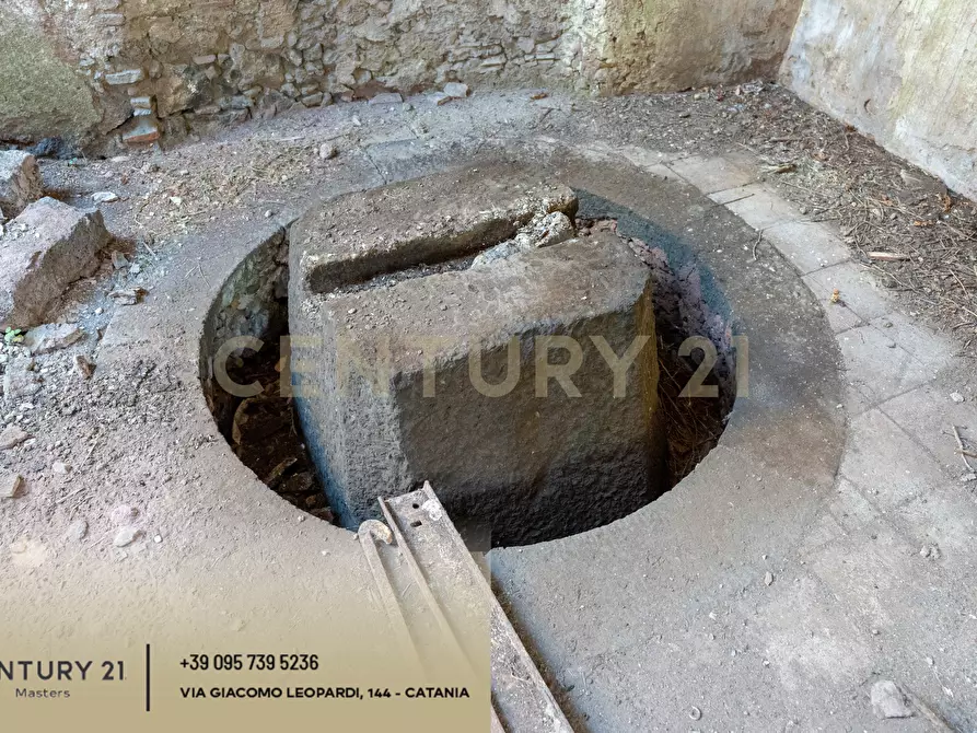 Immagine 25 di Villa in vendita  in Via Manganelli 1 a Mascalucia