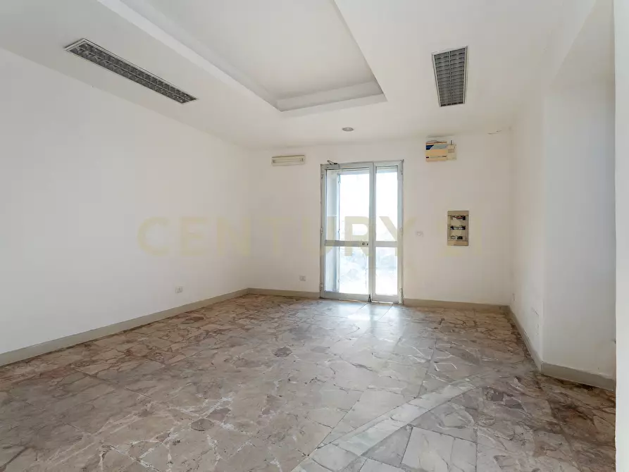 Immagine 10 di Locale commerciale in vendita  in Via Nizzeti a Tremestieri Etneo