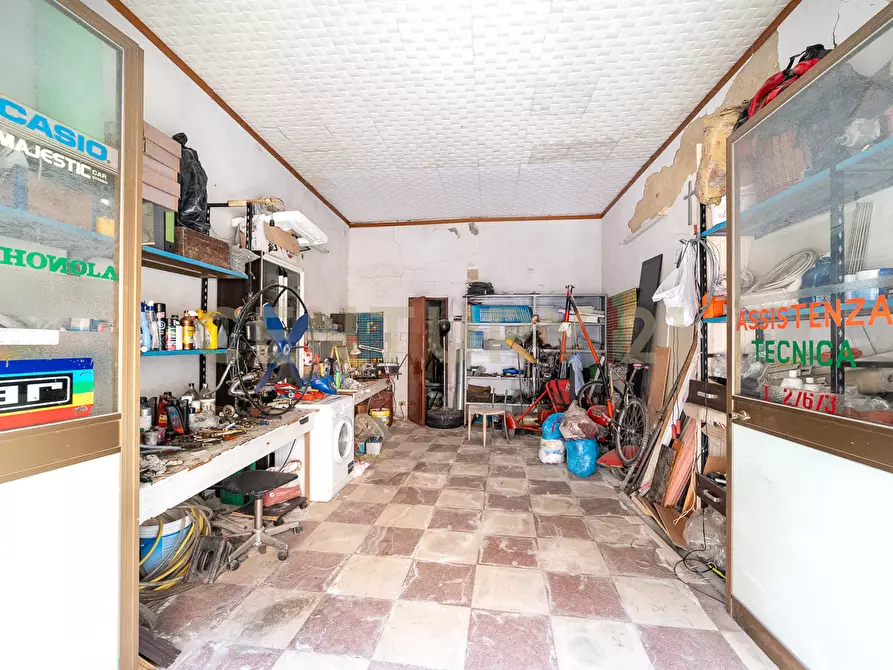 Immagine 5 di Locale commerciale in vendita  in Via San Pietro 38 a Caltagirone