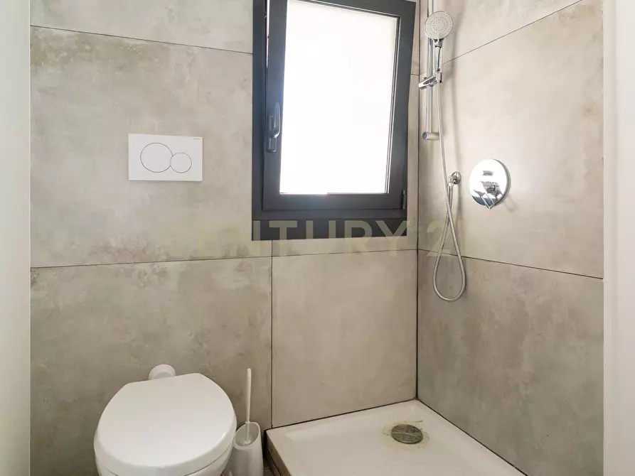 Immagine 28 di Locale commerciale in vendita  in Via Mario Sangiorgi 56 a Catania