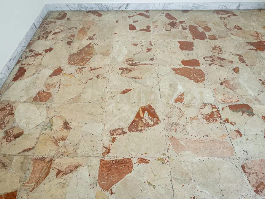 Immagine 16 di Pentalocale in vendita  in Via Carnazza 2 a Tremestieri Etneo