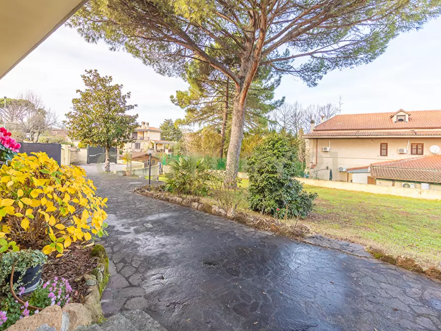 Immagine 5 di Casa bifamiliare in vendita  in Via Paolo Monelli 11 a Roma