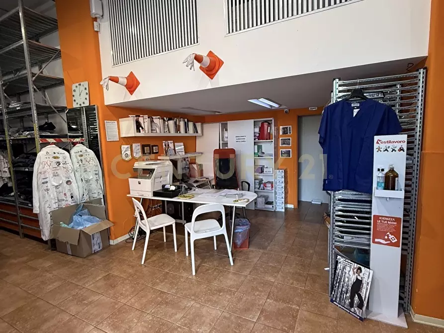 Immagine 17 di Attività commerciale in vendita  in Via Francesco Crispi 129 a Catania