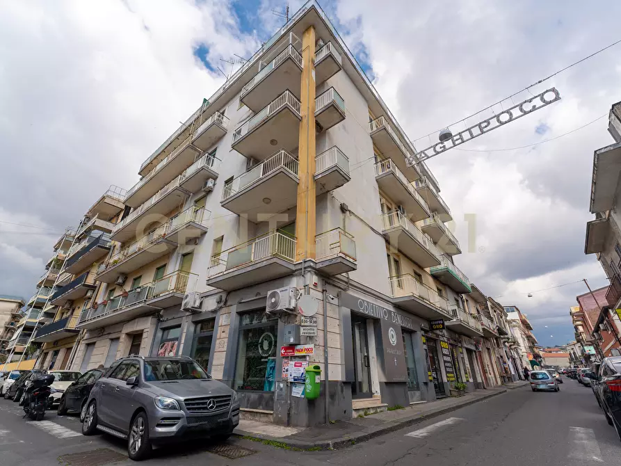 Immagine 1 di Locale commerciale in vendita  in Via del Bosco 163 a Catania