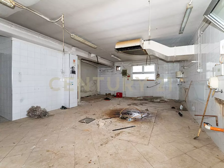 Immagine 22 di Locale commerciale in affitto  in Via Catira 2 a San Gregorio Di Catania