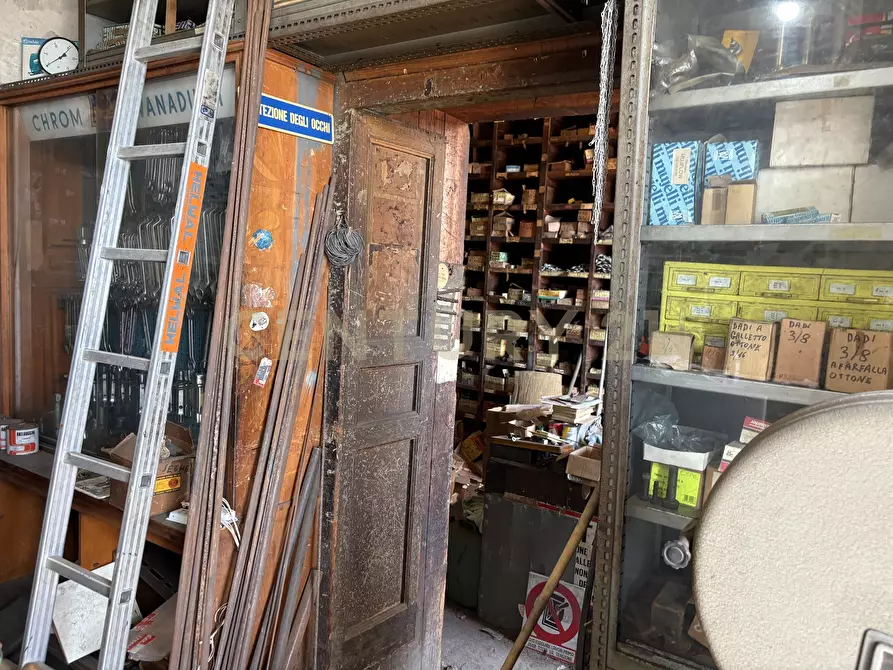 Immagine 31 di Locale commerciale in vendita  in Via 6 Aprile 59 a Catania