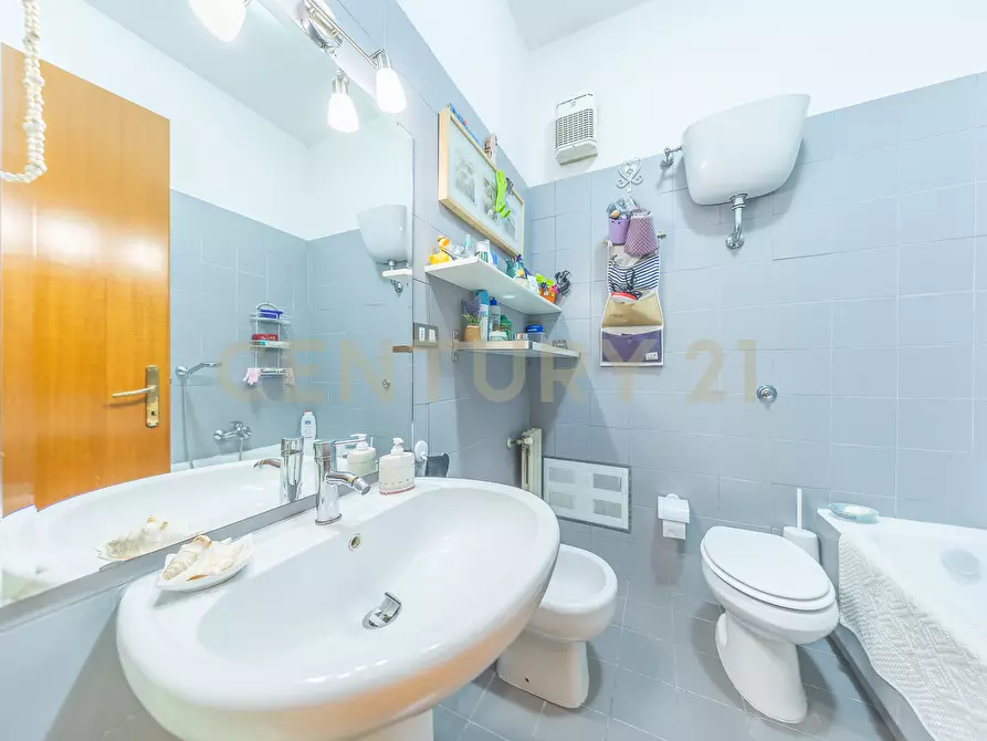 Immagine 19 di Trilocale in vendita  in Via Paolo Barison 14 a Roma