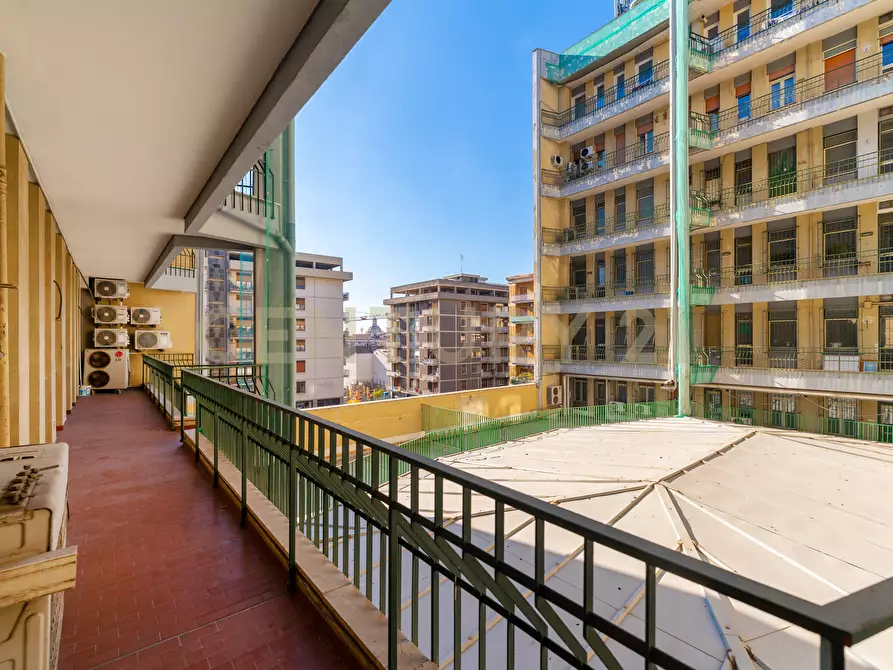 Immagine 13 di Pentalocale in vendita  in Corso Sicilia 64 a Catania