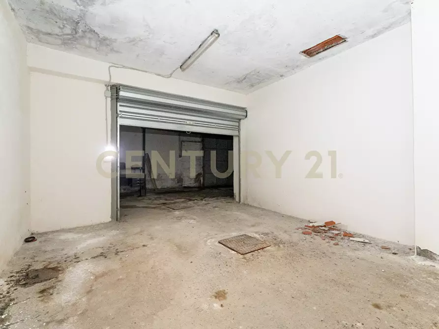 Immagine 26 di Magazzino in vendita  in Via del Bosco 407 a Catania
