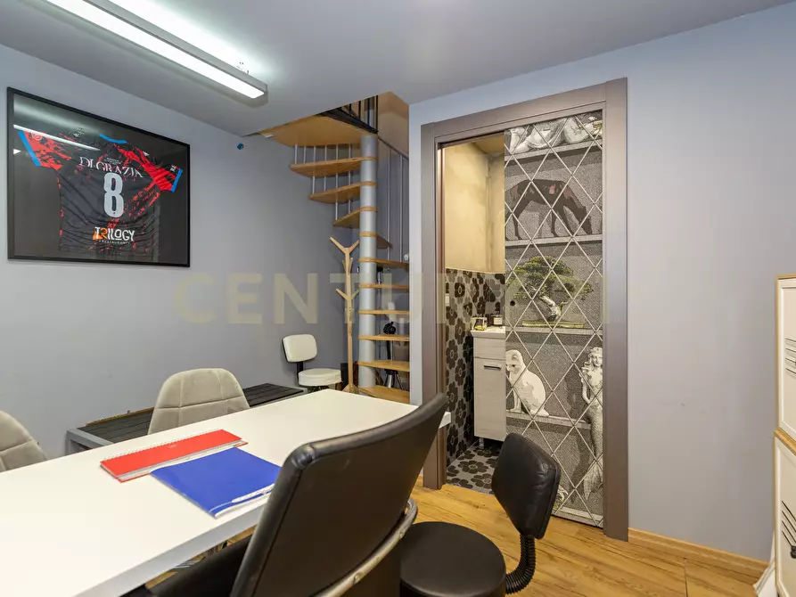 Immagine 22 di Locale commerciale in vendita  in Largo Rosolino Pilo 6 a Catania