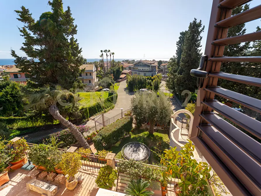 Immagine 43 di Appartamento in vendita  in Via Stazione 12 a Aci Castello