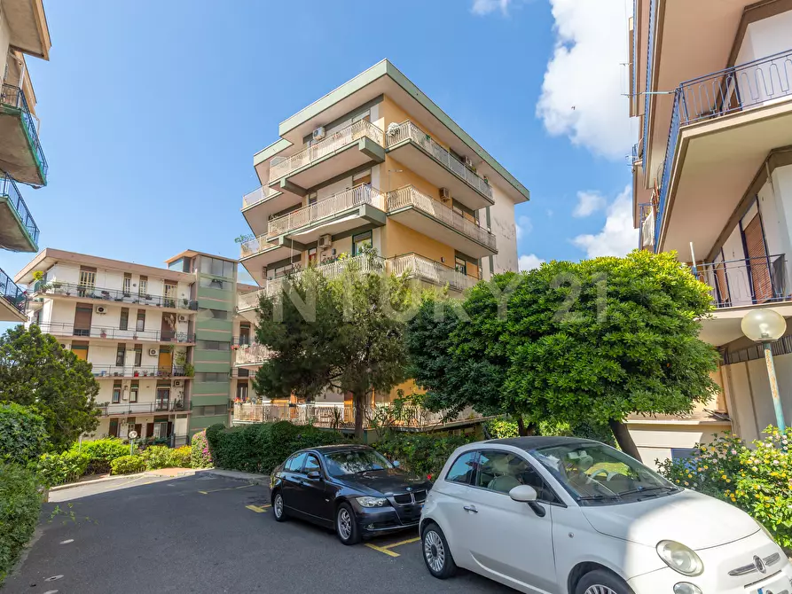 Immagine 33 di Pentalocale in vendita  in Via Convento del Carmine 5 a Tremestieri Etneo