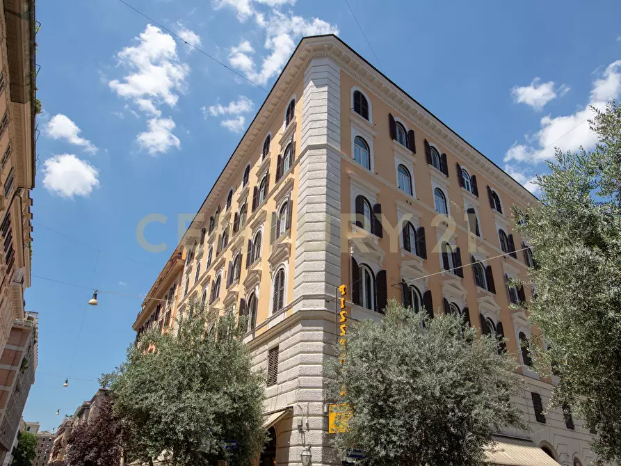 Immagine 44 di Quadrilocale in vendita  in Via Plinio 22 a Roma