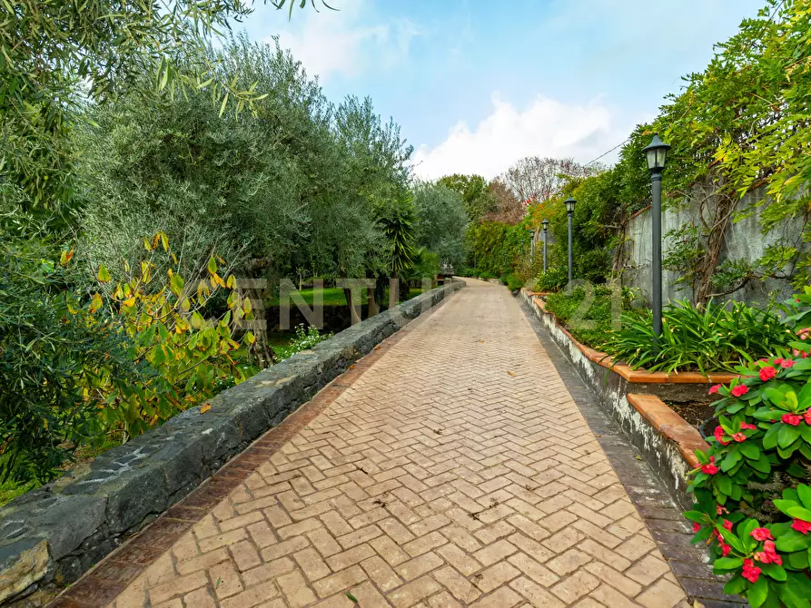 Immagine 67 di Villa in vendita  in Via Brinzio 20 a Aci Catena