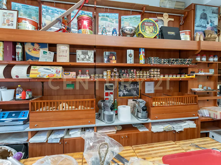 Immagine 30 di Locale commerciale in vendita  in Via Caronda 440 a Catania