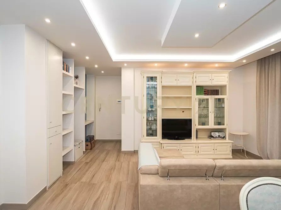 Immagine 10 di Pentalocale in vendita  in Via Rasà 3 a Catania