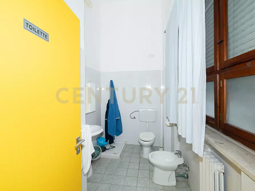 Immagine 15 di Locale commerciale in vendita  in Viale Polibio a Siracusa