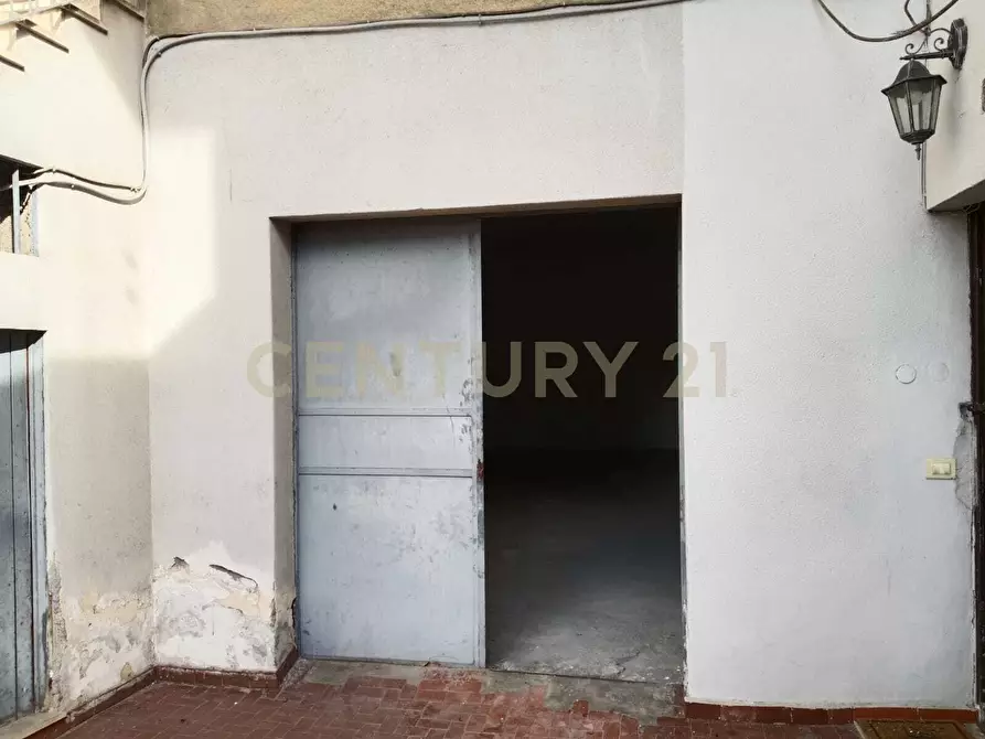 Immagine 2 di Garage in vendita  in Via Domenico Morelli 13 a Catania