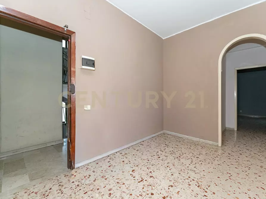 Immagine 13 di Pentalocale in vendita  in Via Due Obelischi 48 a Gravina Di Catania