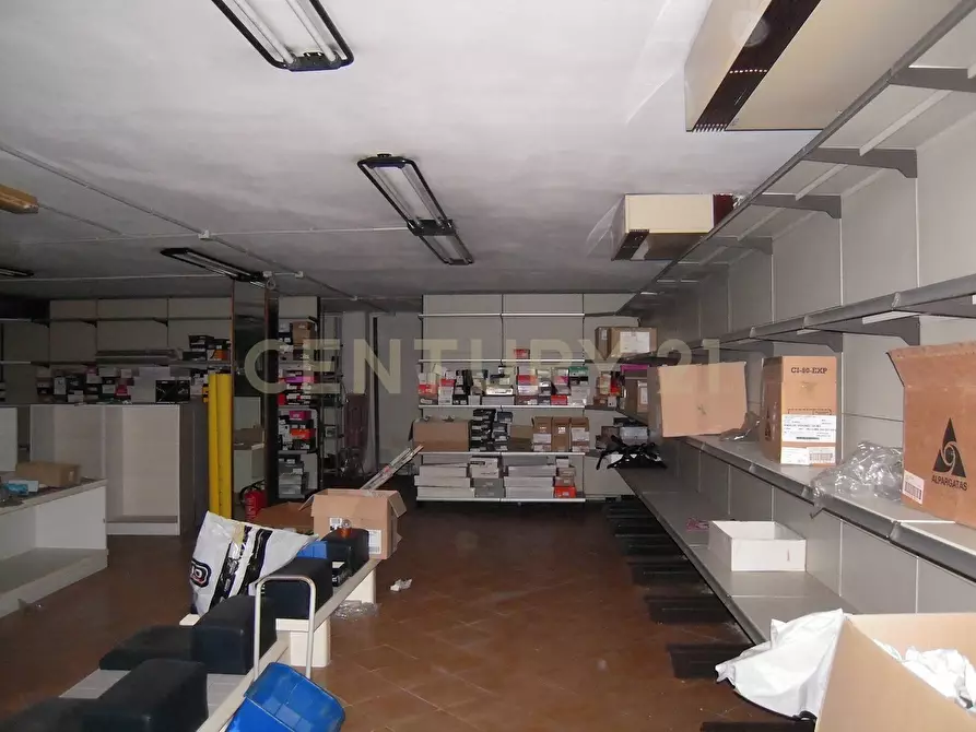 Immagine 7 di Locale commerciale in vendita  in Via Umberto I 53 a Bovolone