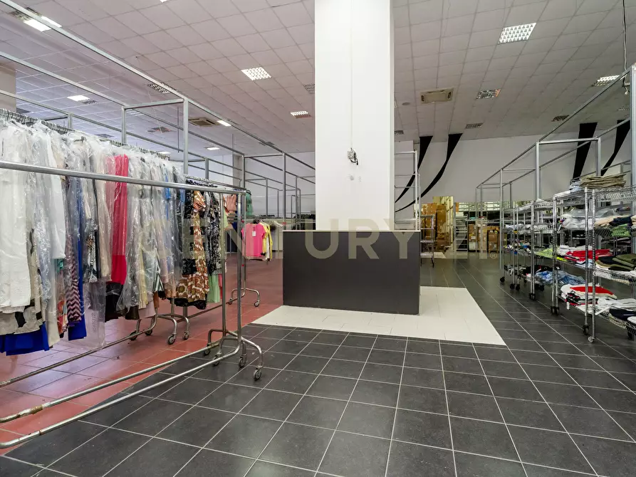 Immagine 23 di Attività commerciale in vendita  in Viale del Commercio a Misterbianco