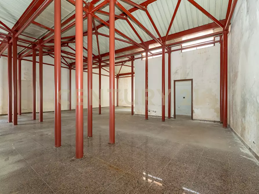 Immagine 7 di Locale commerciale in vendita  in Piazza Guglielmo Marconi 19 a San Gregorio Di Catania