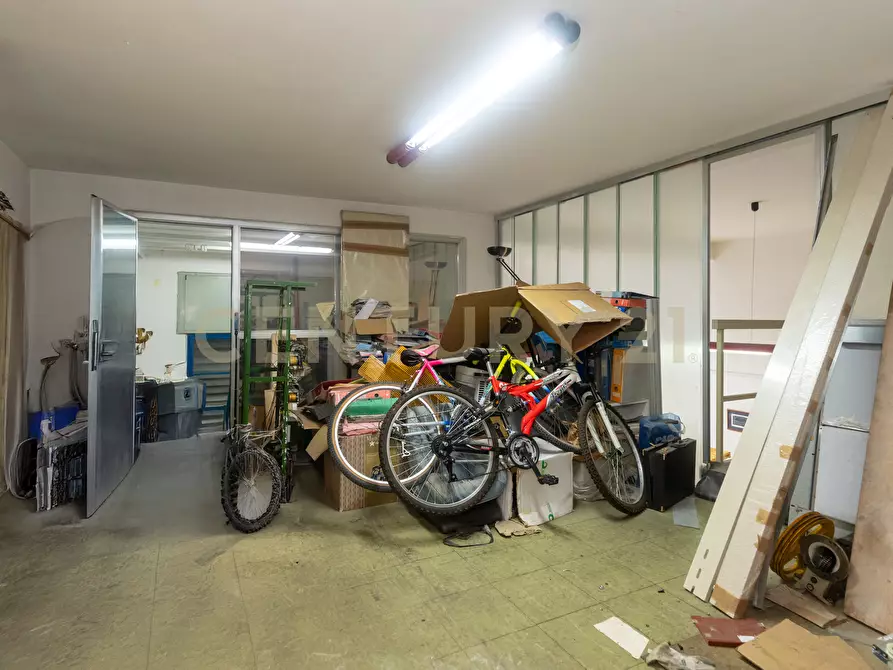 Immagine 24 di Locale commerciale in vendita  in Via Timoleone 1a a Catania