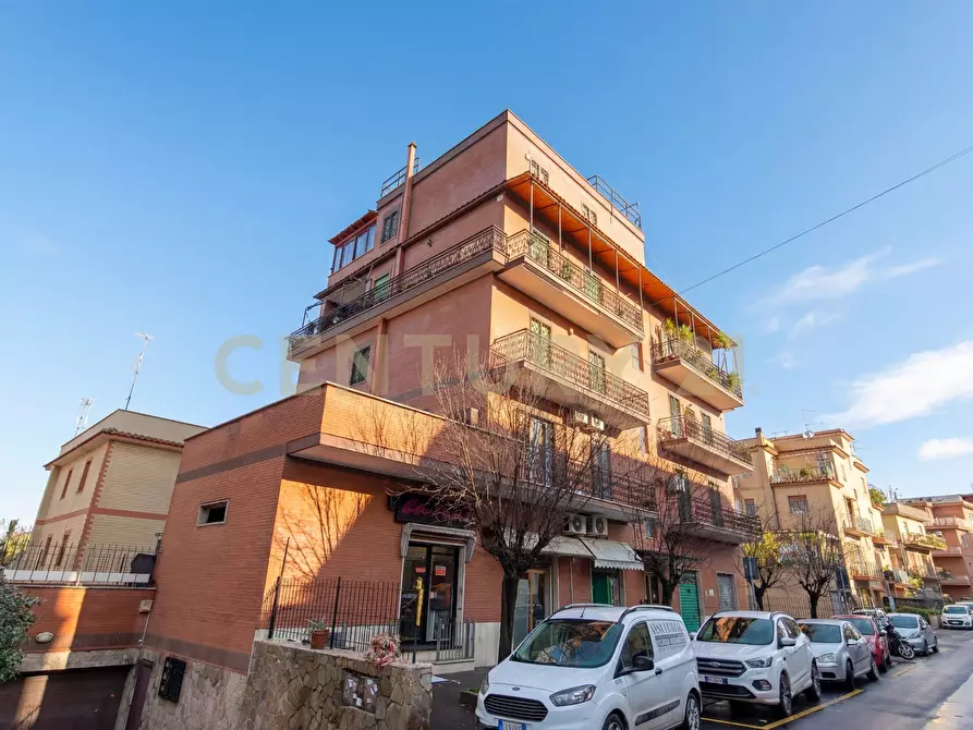 Immagine 32 di Bilocale in vendita  in Via Enrico Bondi 294 a Roma
