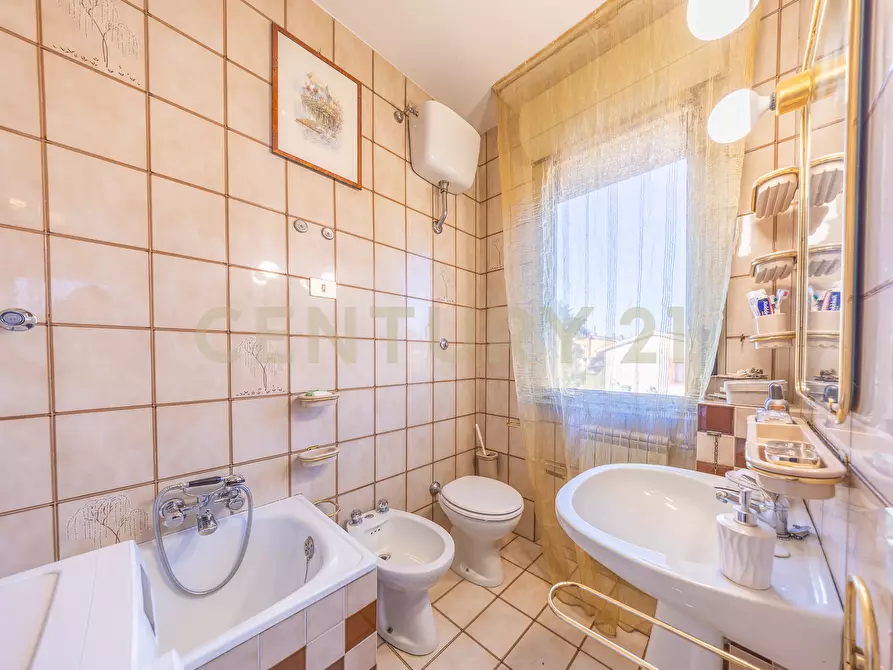 Immagine 27 di Quadrilocale in vendita  in Via Sardegna a Ronciglione